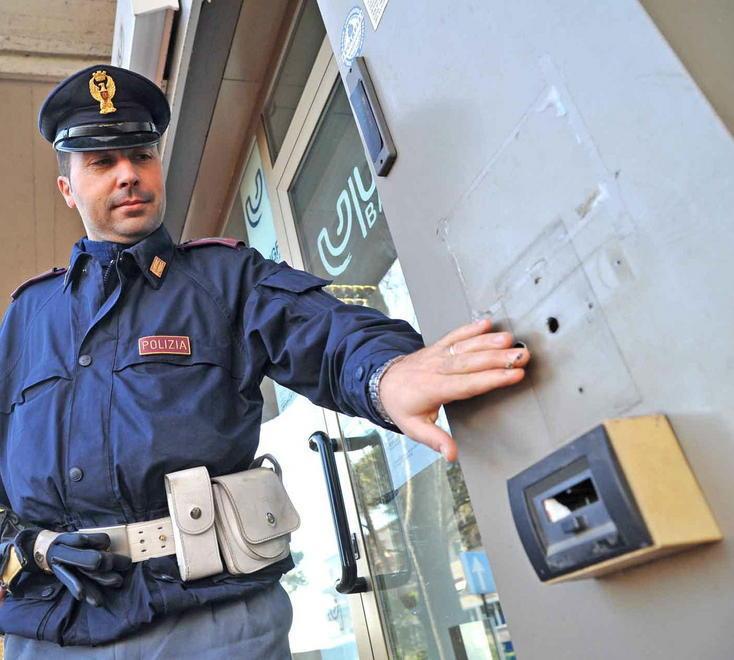 Clona una carta di credito e ruba 600 euro: fermato 