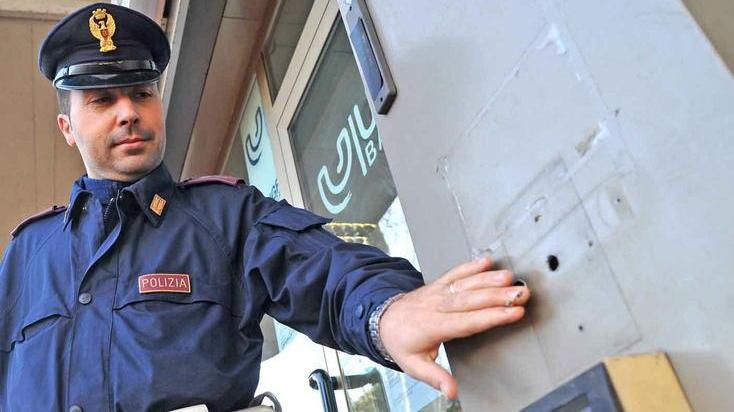 Clona una carta di credito e ruba 600 euro: fermato