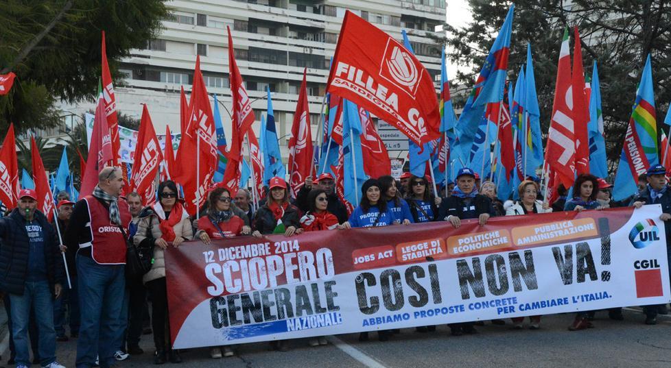 Sciopero, centinaia di lavoratori in piazza