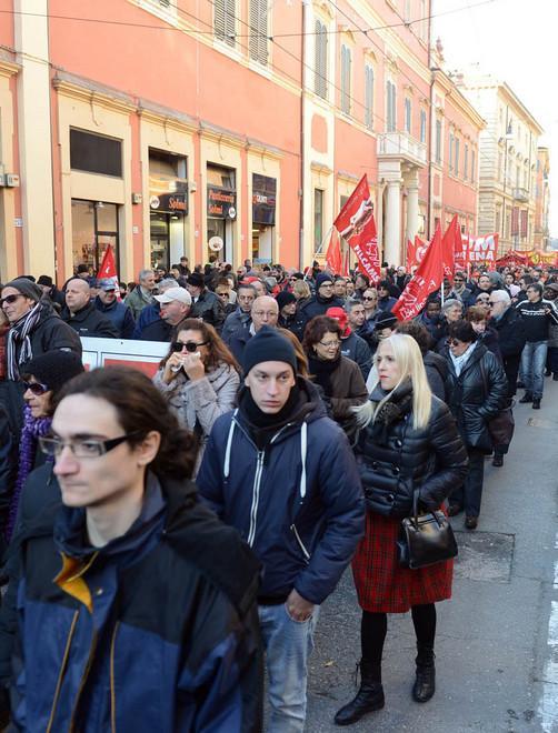 Jobs Act, migliaia di lavoratori in piazza con Cgil e Uil