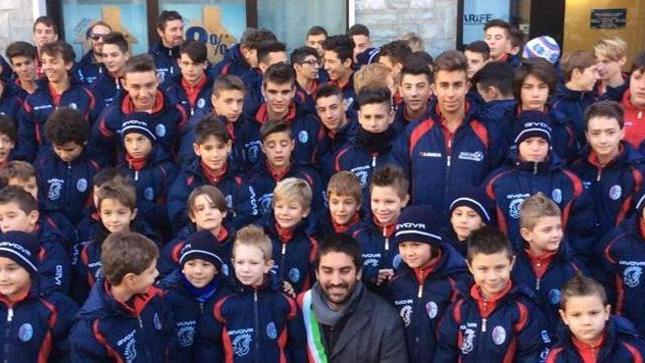 I giovani Rossoblu con il sindaco Fabbri
