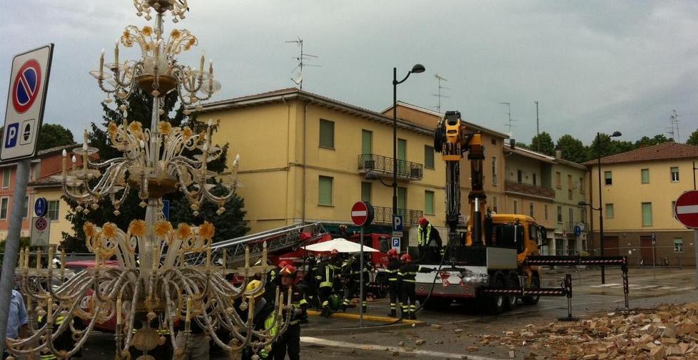 Brilla a Murano il lampadario del Comune