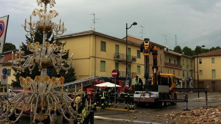 Brilla a Murano il lampadario del Comune