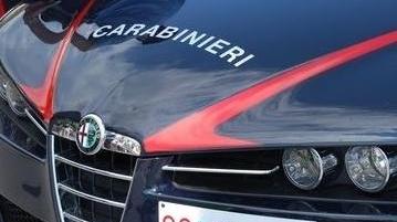 Rubano soldi e sigarette in tabaccheria