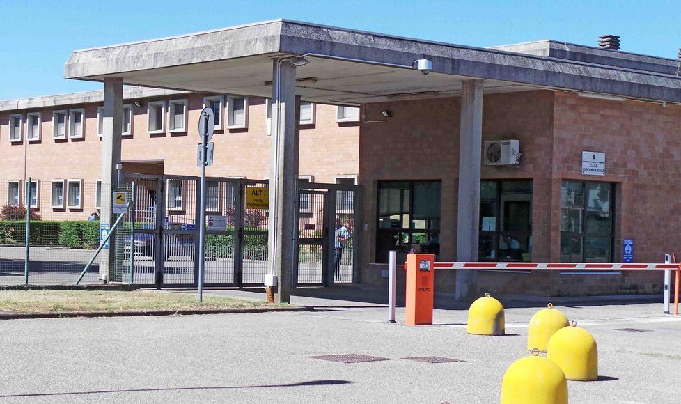 Si rimpallano l’accusa, restano in cella 