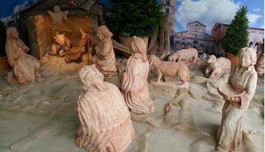 All'ospedale il presepe di terracotta di Nevio Di Marco