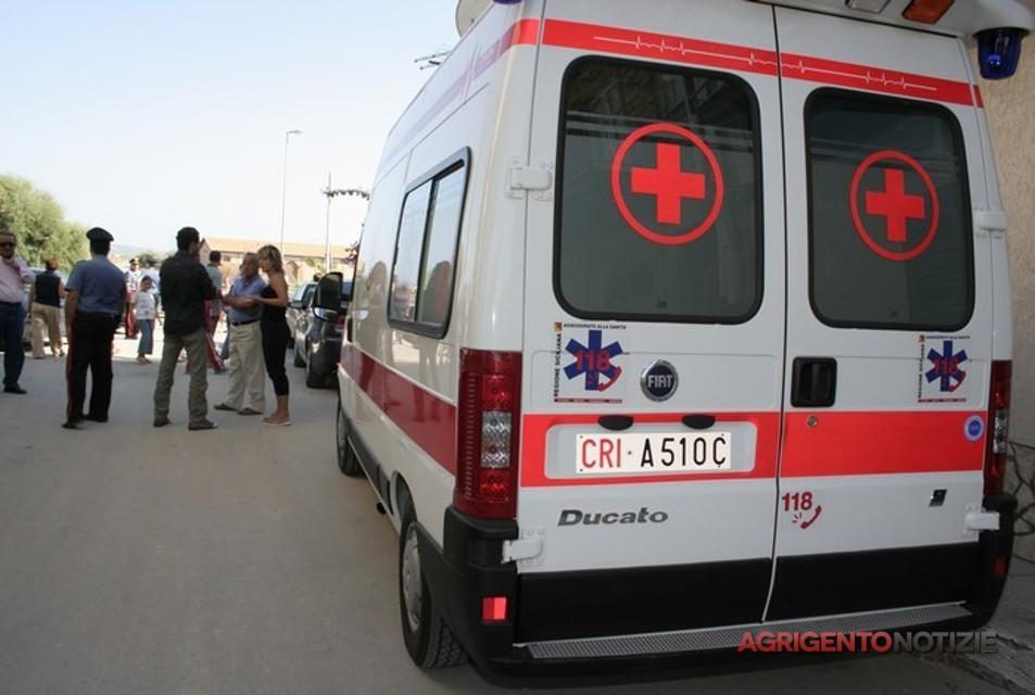 Sul posto è intervenuta un'ambulanza del 118