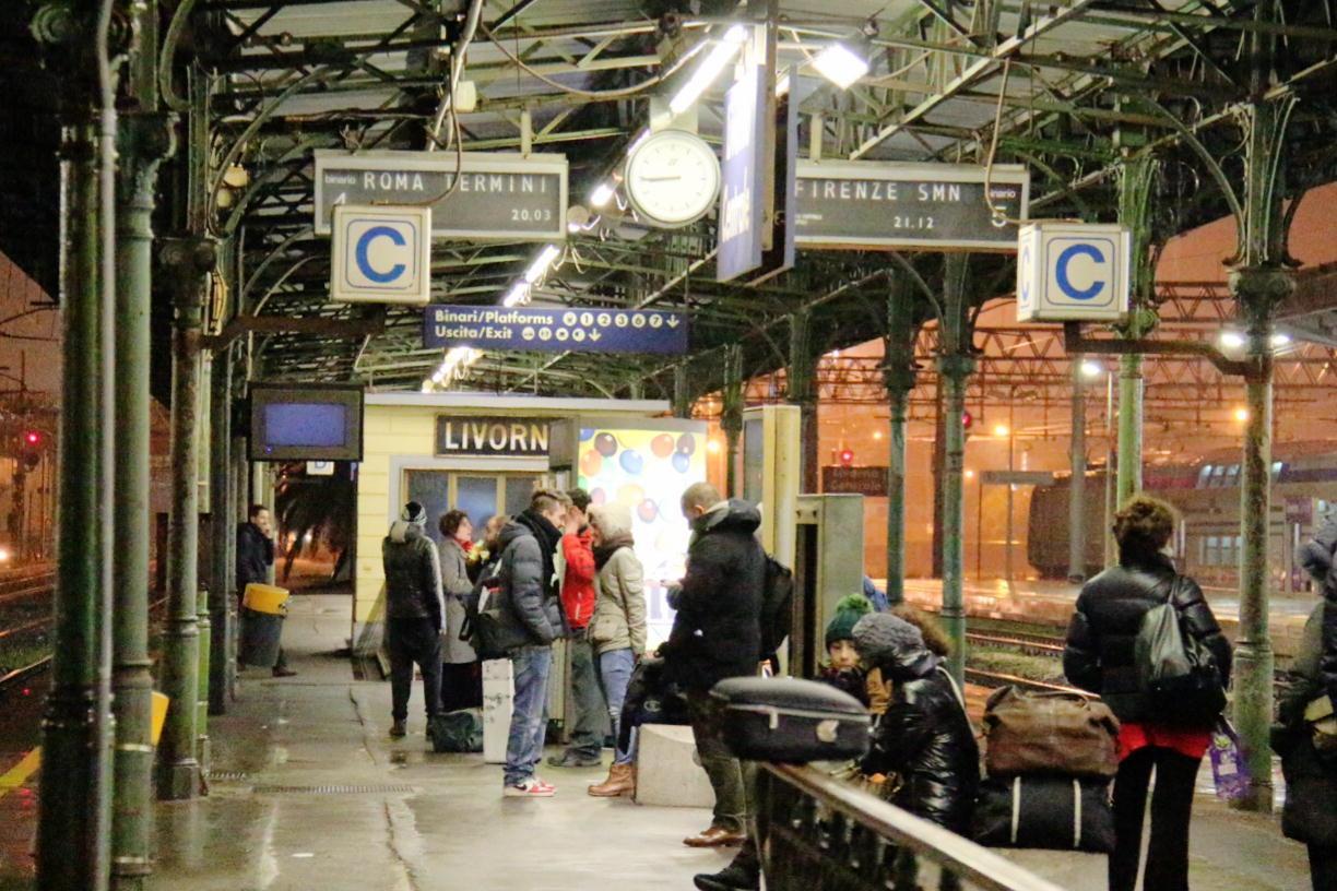 Treni nel caos per l'ennesimo sciopero: parte un regionale su 10