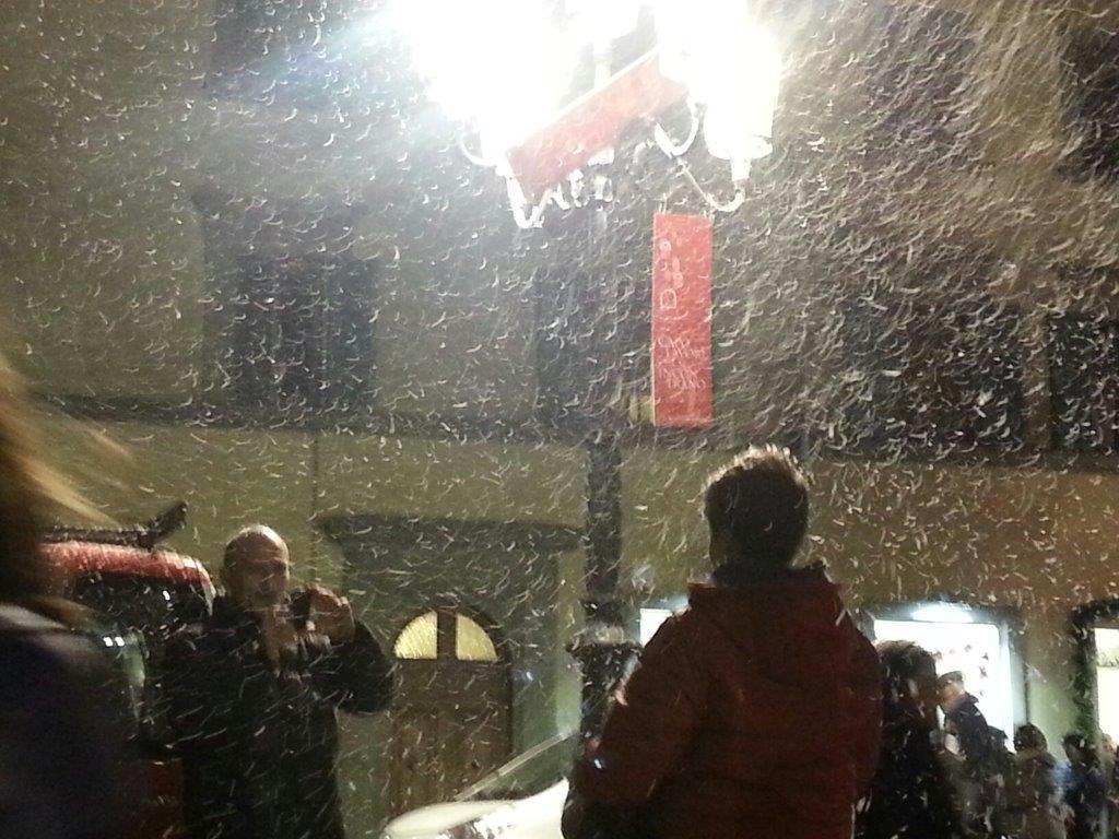 La nevicata artificiale in piazza del Duomo