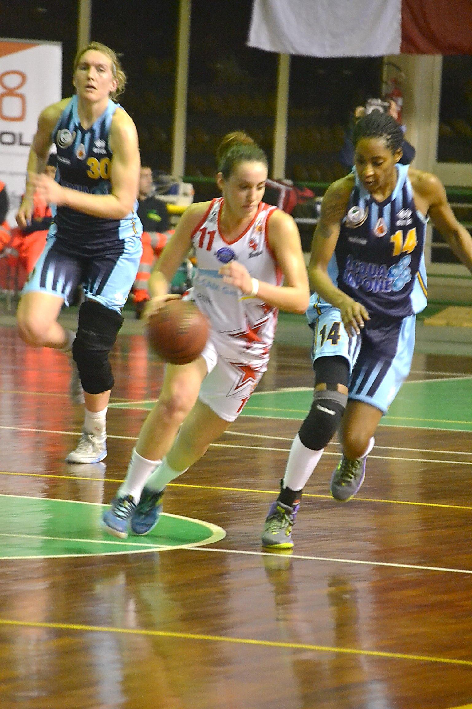 Erica Reggiani sfugge all'ex Jillian Robbins