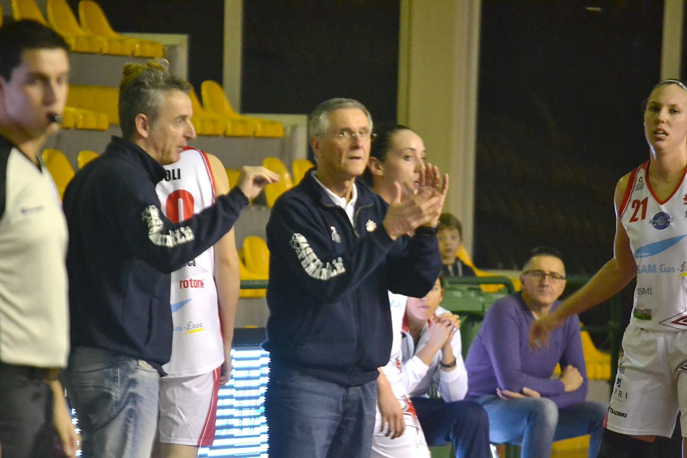 Coach Diamanti applaude la squadra (Vip)