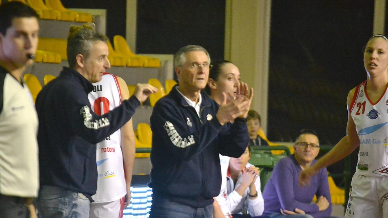 Coach Diamanti applaude la squadra (Vip)