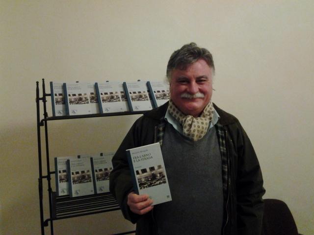 Manuele Marigolli col suo libro