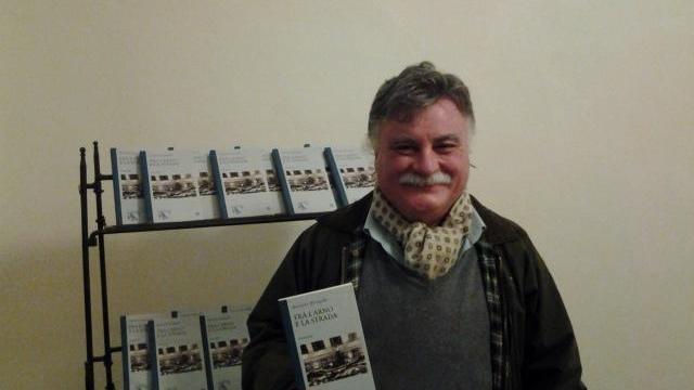 Manuele Marigolli col suo libro