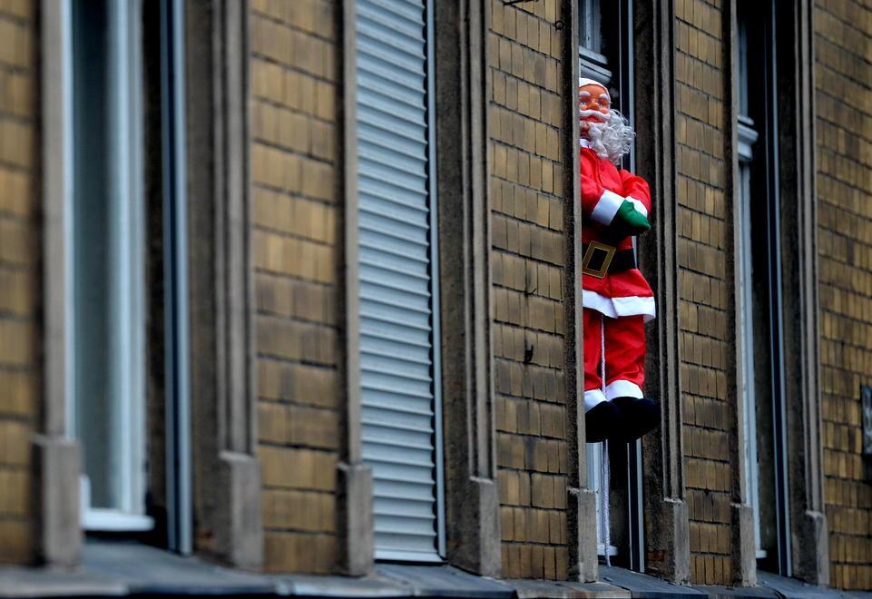 Sequestrati 52 Babbo Natale fuorilegge 