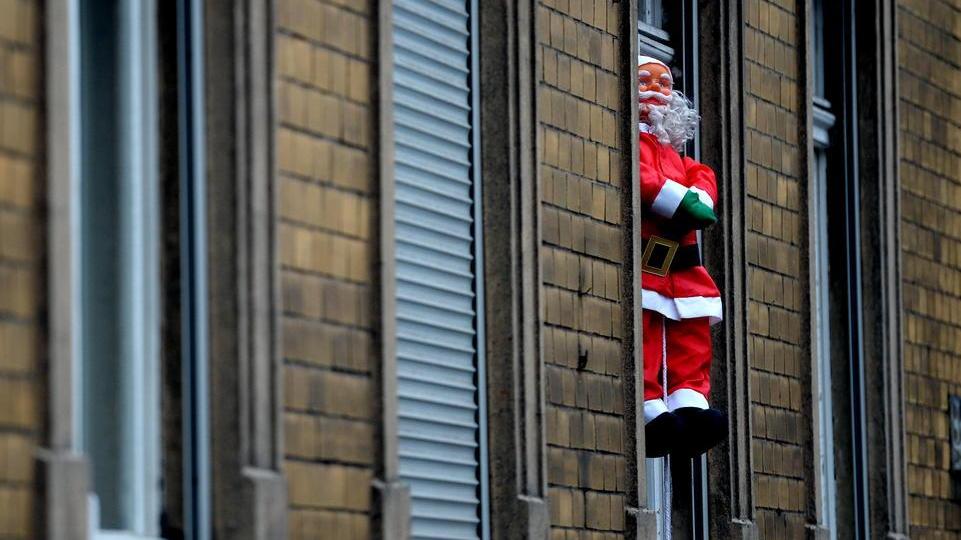 Sequestrati 52 Babbo Natale fuorilegge