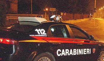 Palpeggia una ventenne arrestato per violenza
