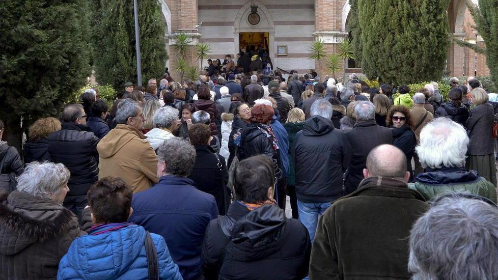 Addio professor “Altrove” Una città in lacrime