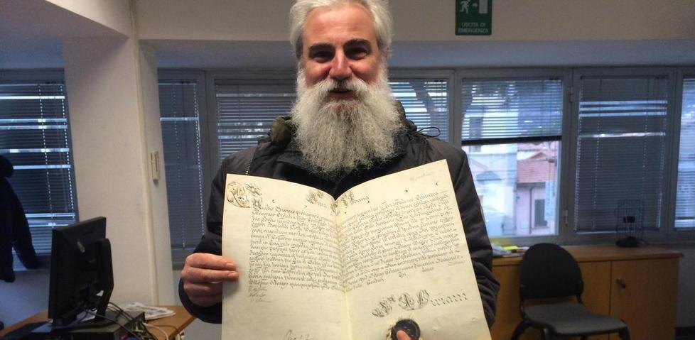Ha una bolla del 1800, la riconsegna alla curia