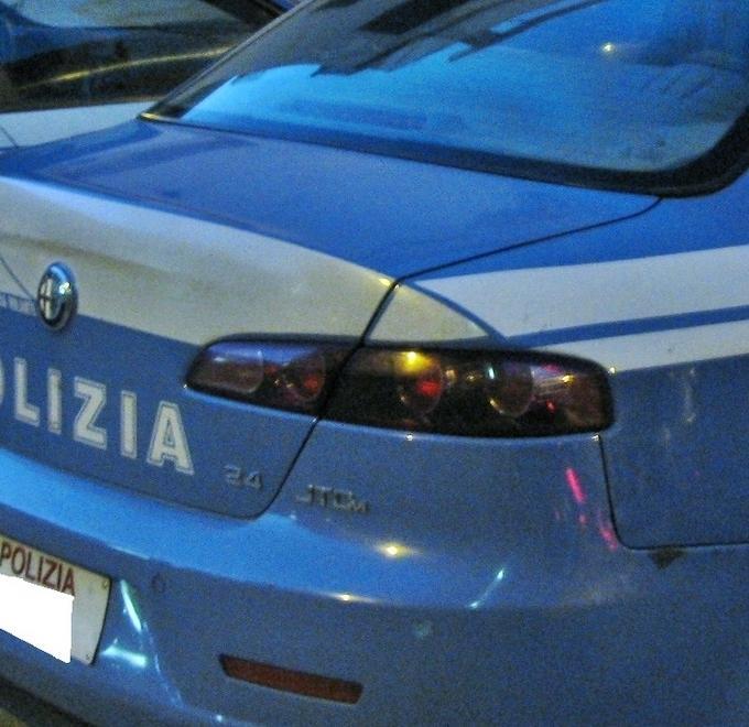 Ruba due scatole di gamberi, fermato e arrestato