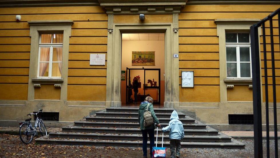 Alunno violento. E la classe resta a casa