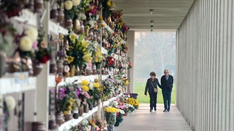 Crisi, un defunto modenese su due “dimenticato” dai familiari