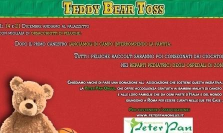 Al primo canestro lancia il peluche 