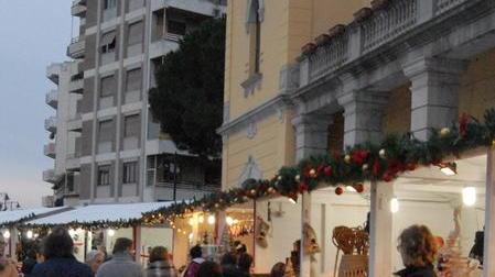 Natale, crolla il budget per i regali: la spesa cala di 5 milioni di euro 