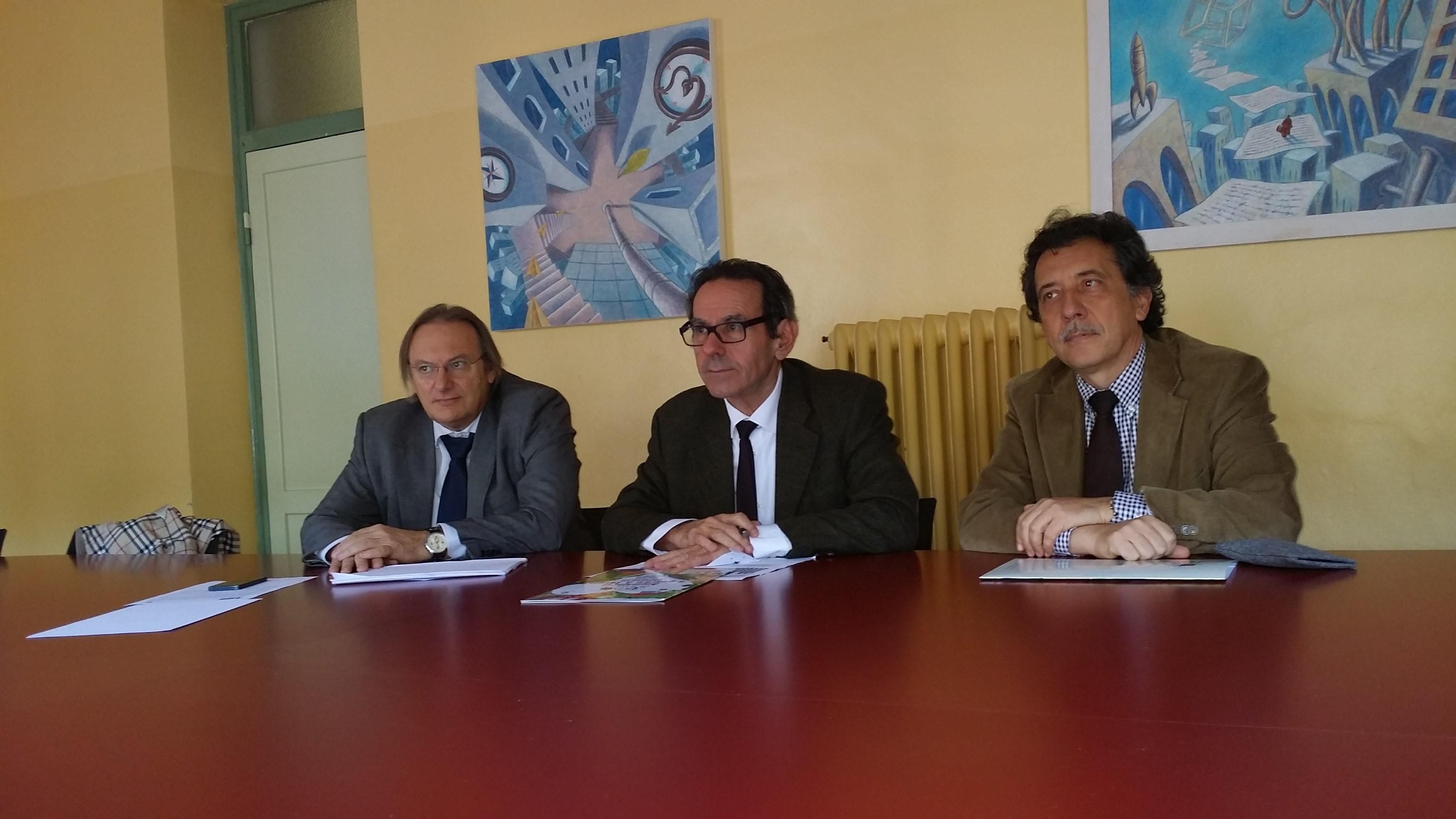 Da sinistra Fabrizio Boldrini, direttore Coeso SdS Grosseto, Danilo Zuccherelli, direttore sanitario Asl 9, Massimo Alessandri, responsabile scientifico del convegno 