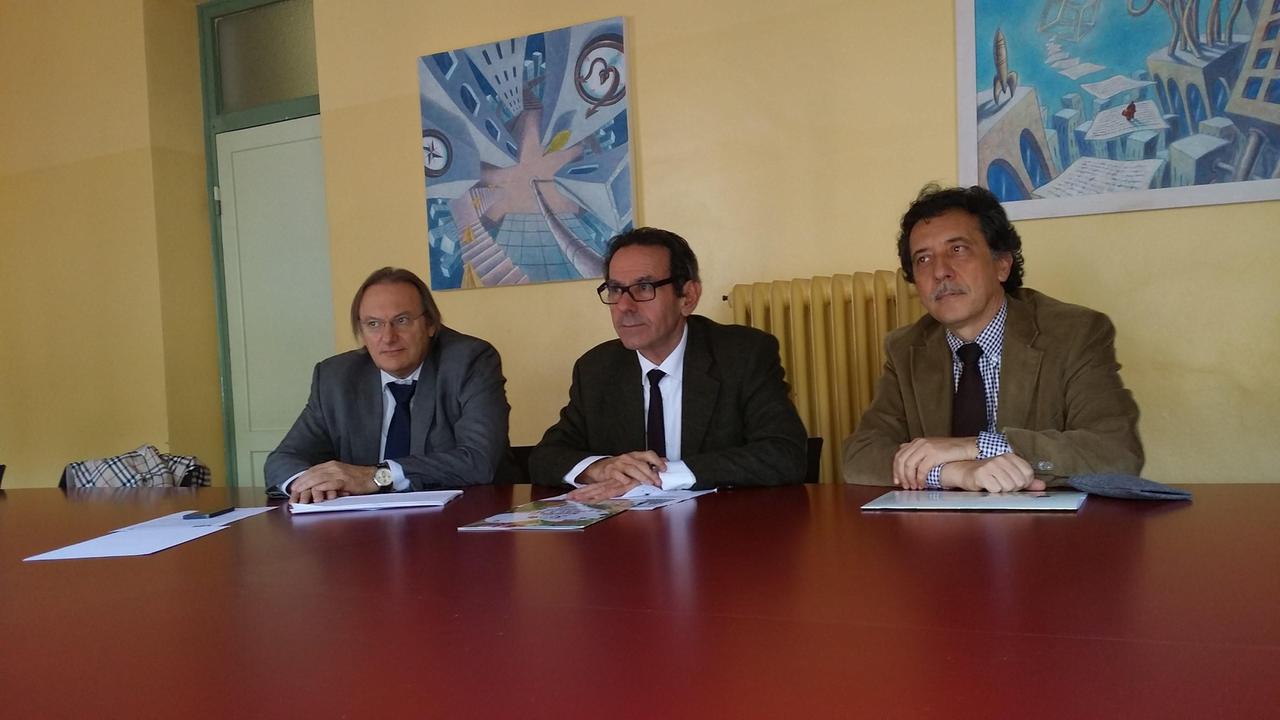 Da sinistra Fabrizio Boldrini, direttore Coeso SdS Grosseto, Danilo Zuccherelli, direttore sanitario Asl 9, Massimo Alessandri, responsabile scientifico del convegno