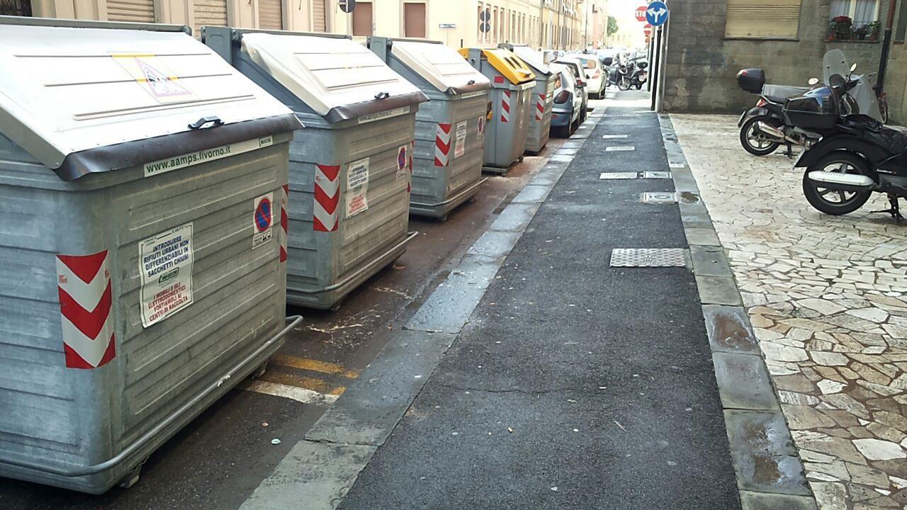 Via San Francesco dopo l'intervento dell'Aamps