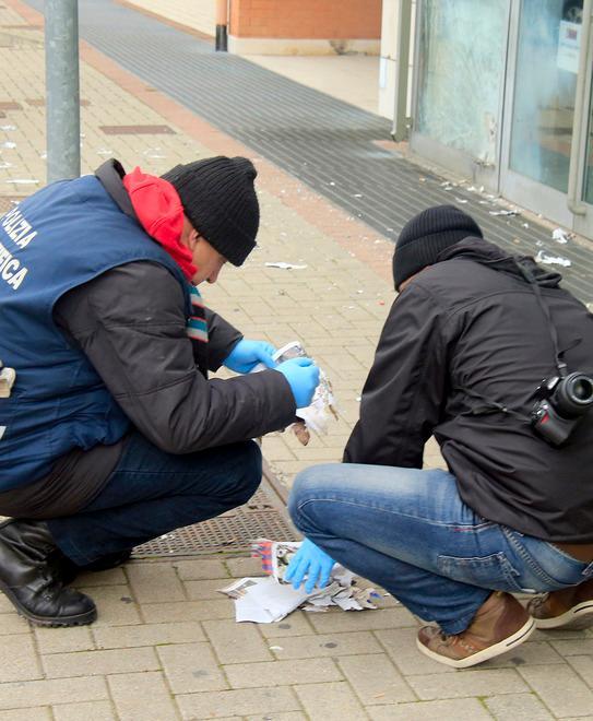 Bomba contro un’agenzia per il lavoro a Modena