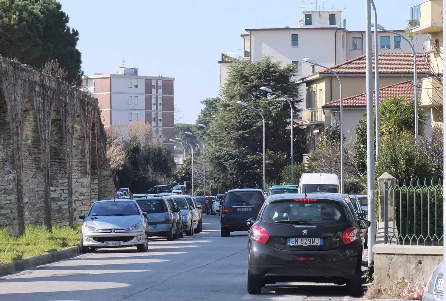 Via Parini: una delle strade più "assalite" dai pendolari