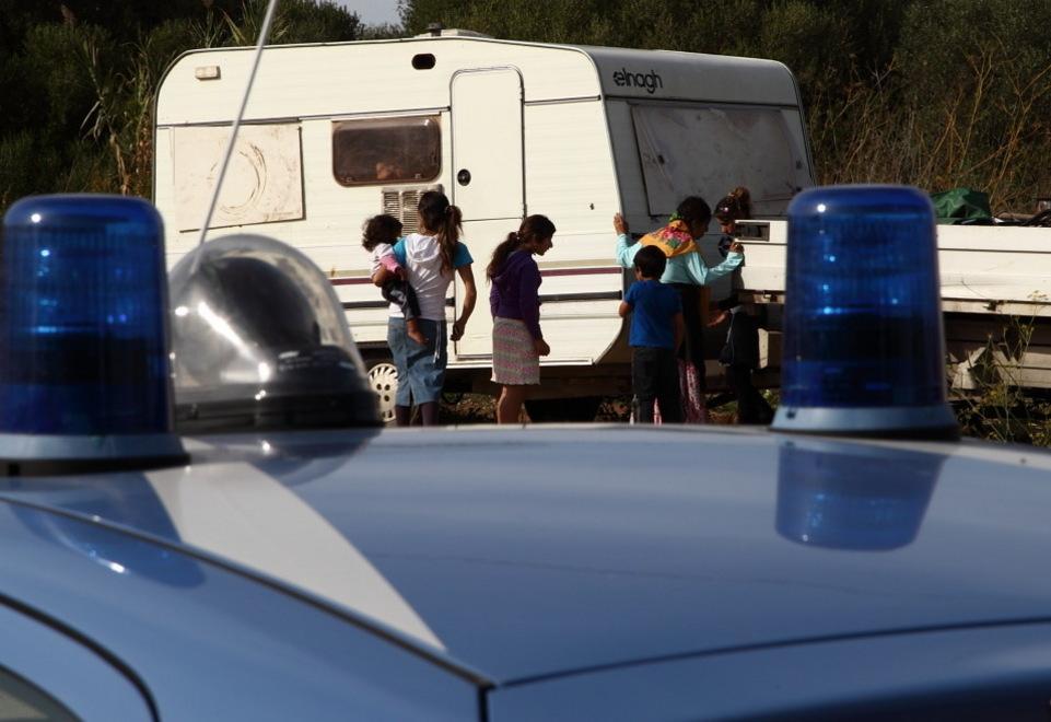 No dei rom al trasloco nel nuovo campo 
