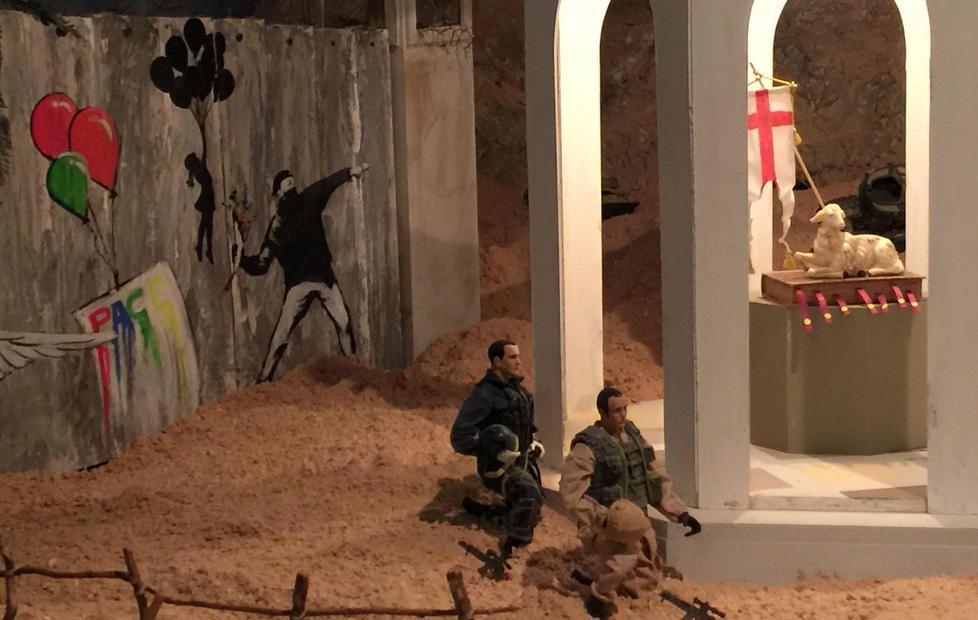 Soldati e scene di guerra nel presepe della chiesa 