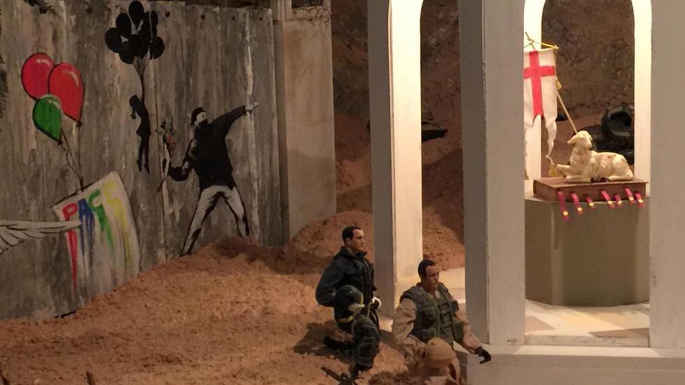 Soldati e scene di guerra nel presepe della chiesa