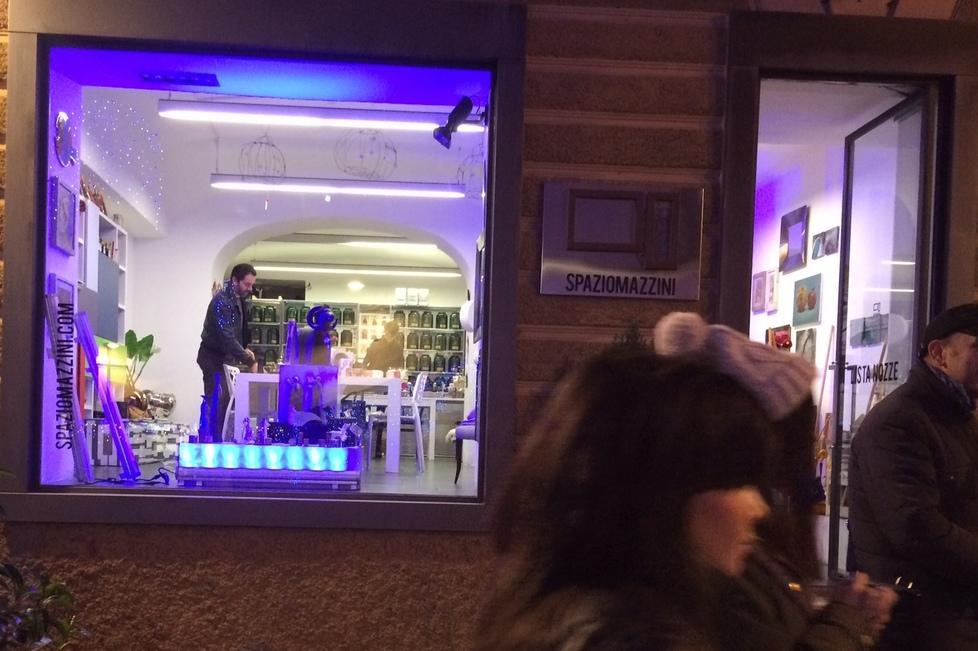 Nuoro, le luminarie per attirare la clientela 