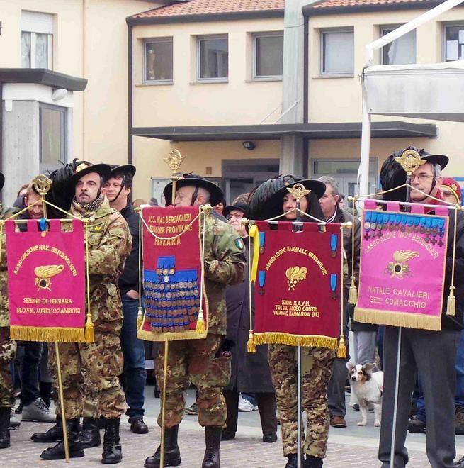 Applausi alla fanfara dei bersaglieri 