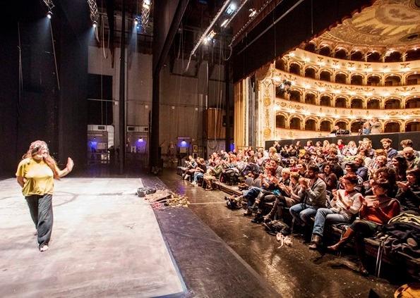La danza in punta di piedi lascia il posto alla recitazione 