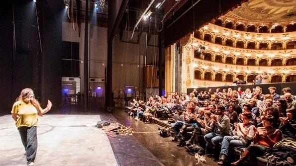 La danza in punta di piedi lascia il posto alla recitazione