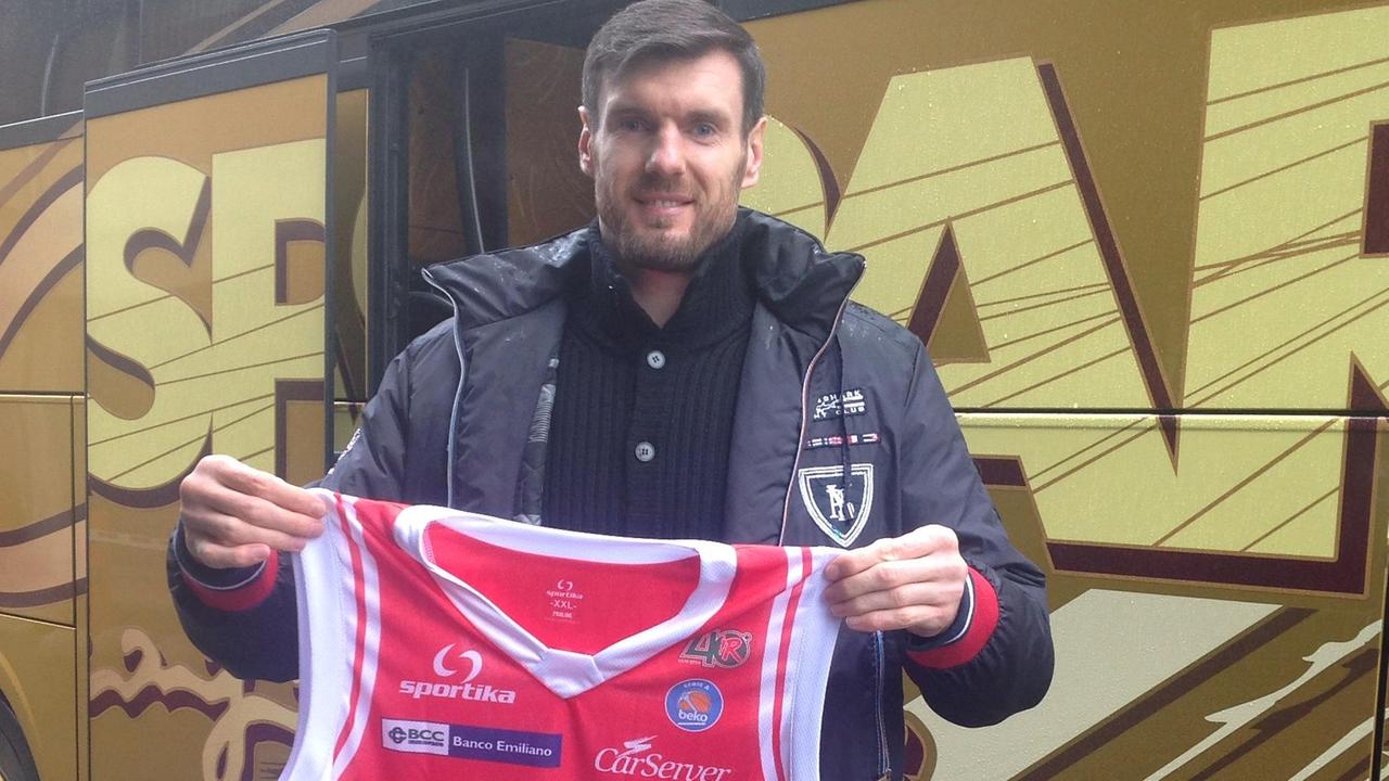 E' ufficiale: rescisso il contratto con Ksystof Lavrinovic