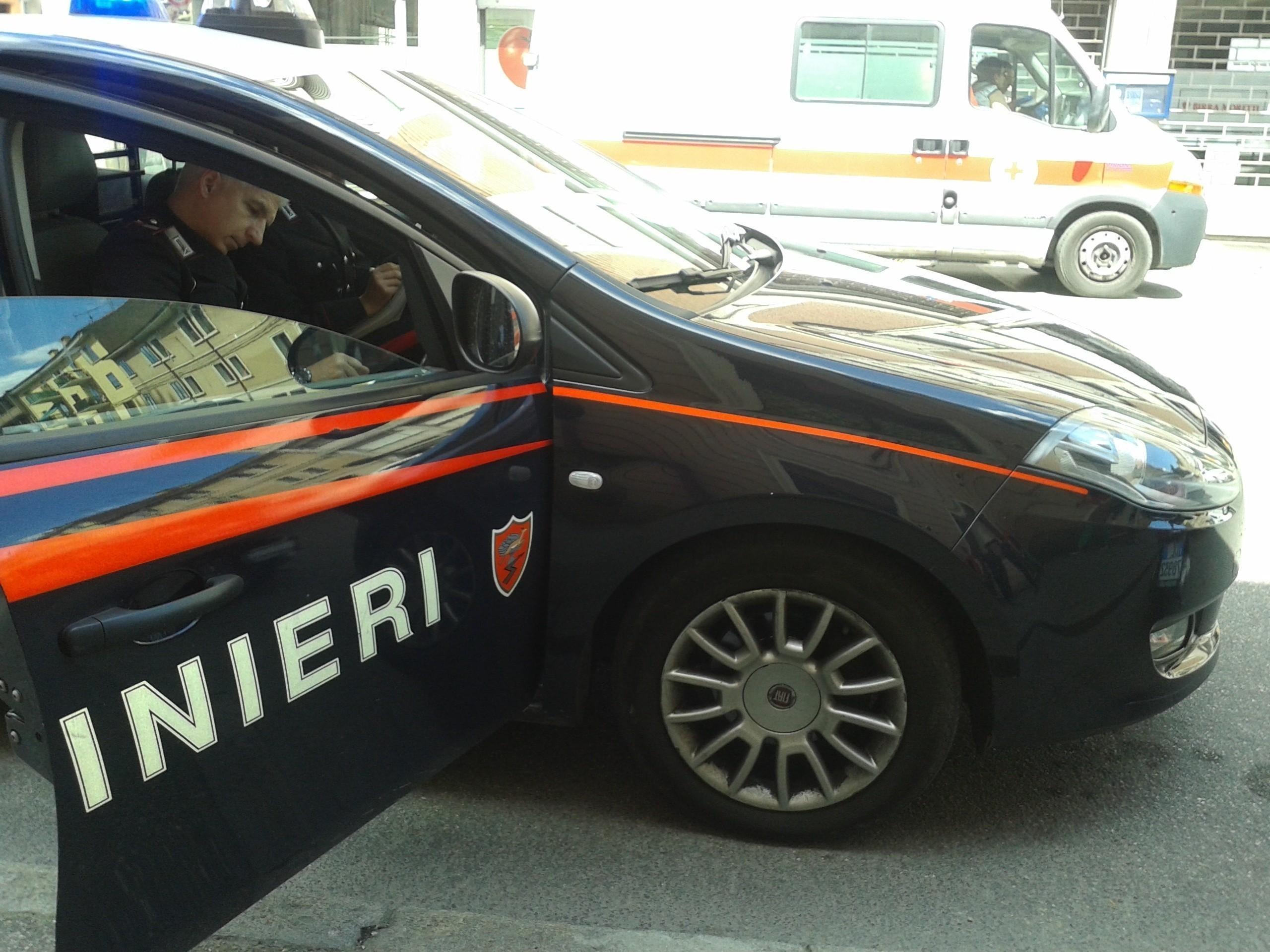 In via Fabbri sono intervenuti i carabinieri