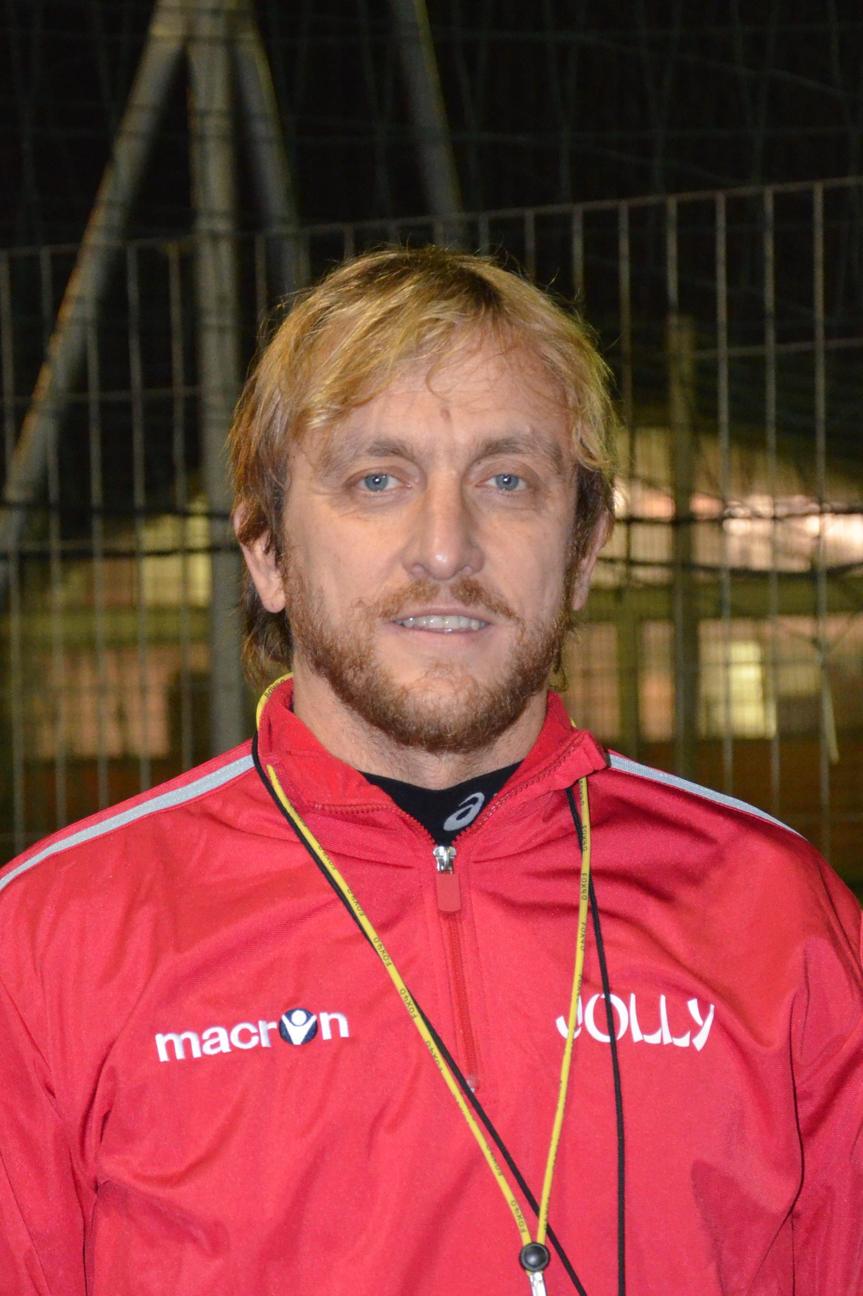 Il nuovo allenatore, Simone Venturi, dirige il suo primo allenamento del Montemurlo