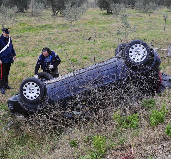Perde gasolio sulla strada cinque incidenti a catena 