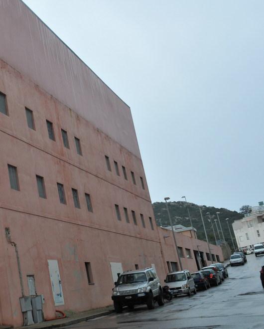 Opera Pia, da 6 settimane i parcheggi sono al buio 