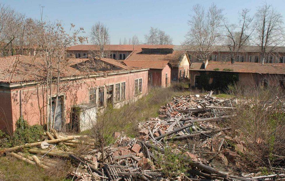 Ex Sipe, le foto dell’abbandono 