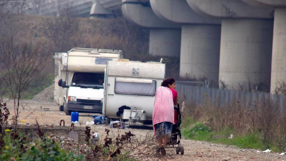 Campo rom, scatta l’allarme e la paura