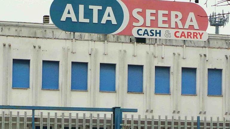 Buco nella parete, magazzino razziato