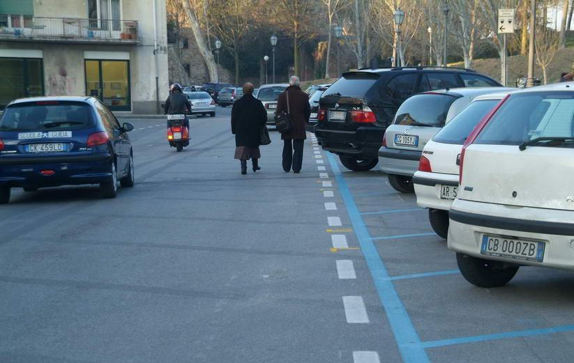 I negozi chiedono sosta gratis dalle 18 