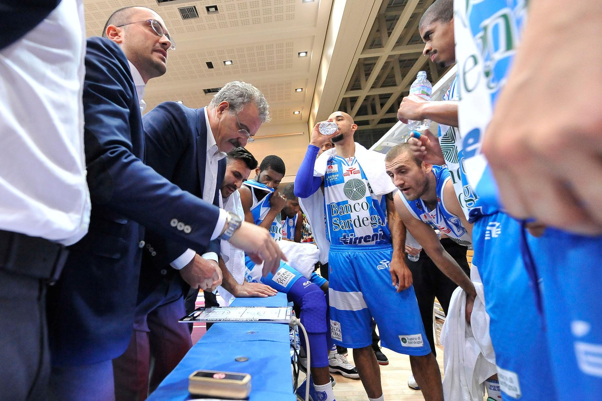 Time out durante la deludentissima partita della Dinamo a Trento